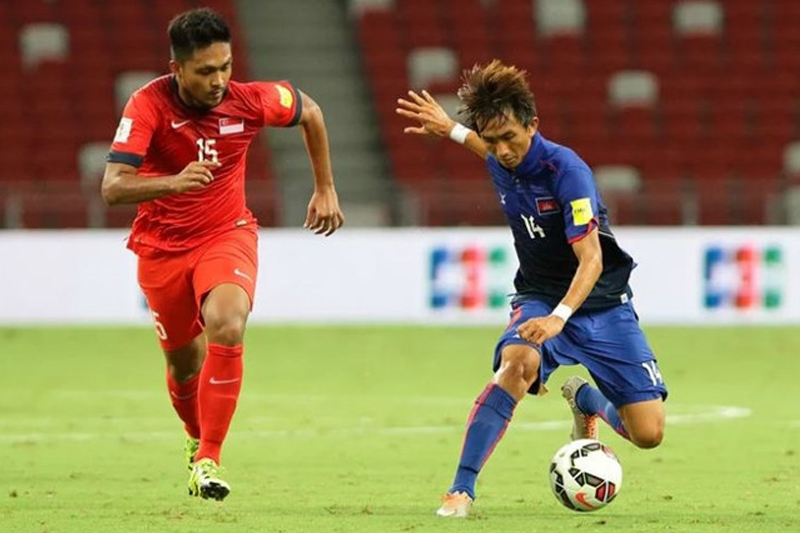 Keo Sokpheng (phải) quyết cùng Campuchia vượt qua Lào và Việt Nam Việt Nam vs Myanmar, AFF Cup, tin tức AFF Cup, ĐT Việt Nam, bóng đá Việt Nam, Park Hang Seo